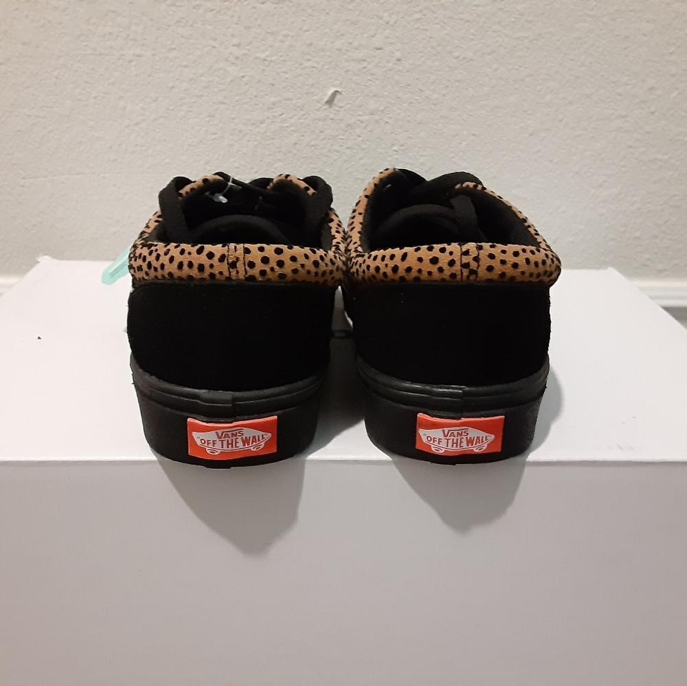 Vans - Picture 3 of 4